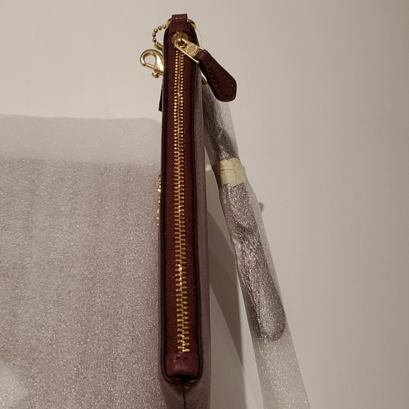 Coach NWT Polished Pebble Leather Wristlet - Picture 4 of 5